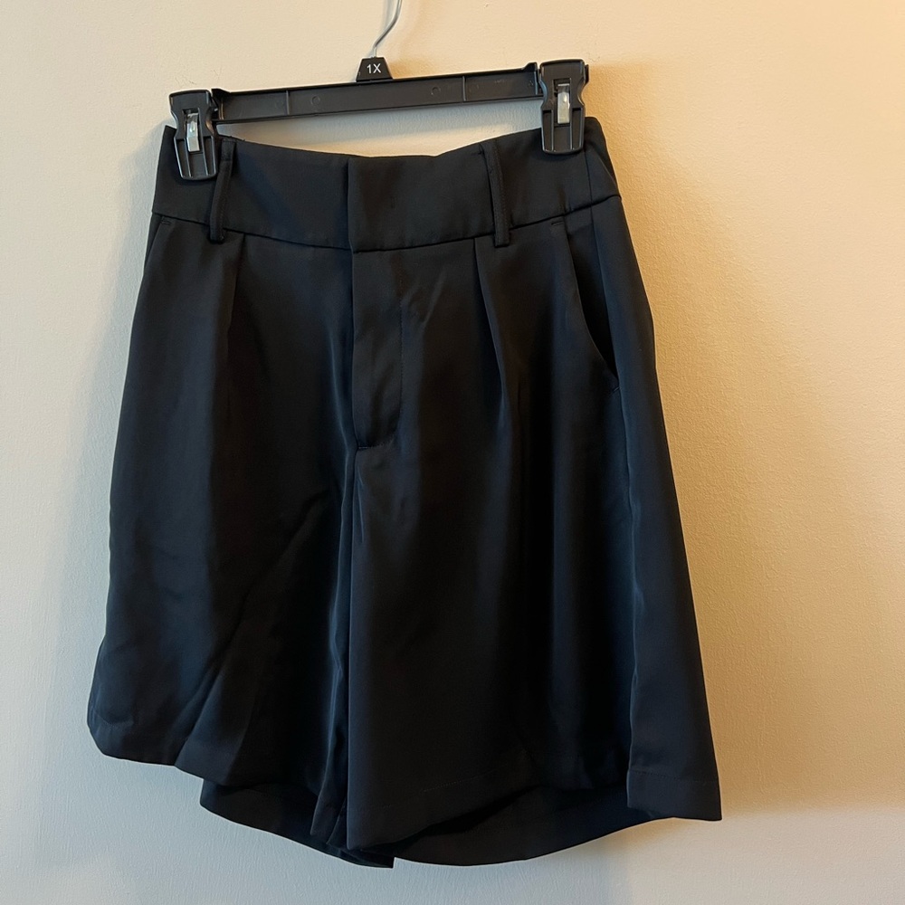 Halara Black High Waste Size XS Elegant Black Women's Shorts w/ frt pockets